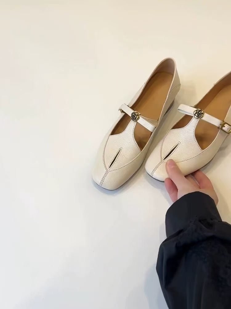Lambskin version ~ French retro hollowed-out single buckle camellia single shoes for women, versatile genuine leather chunky heel Mary Jane shoes